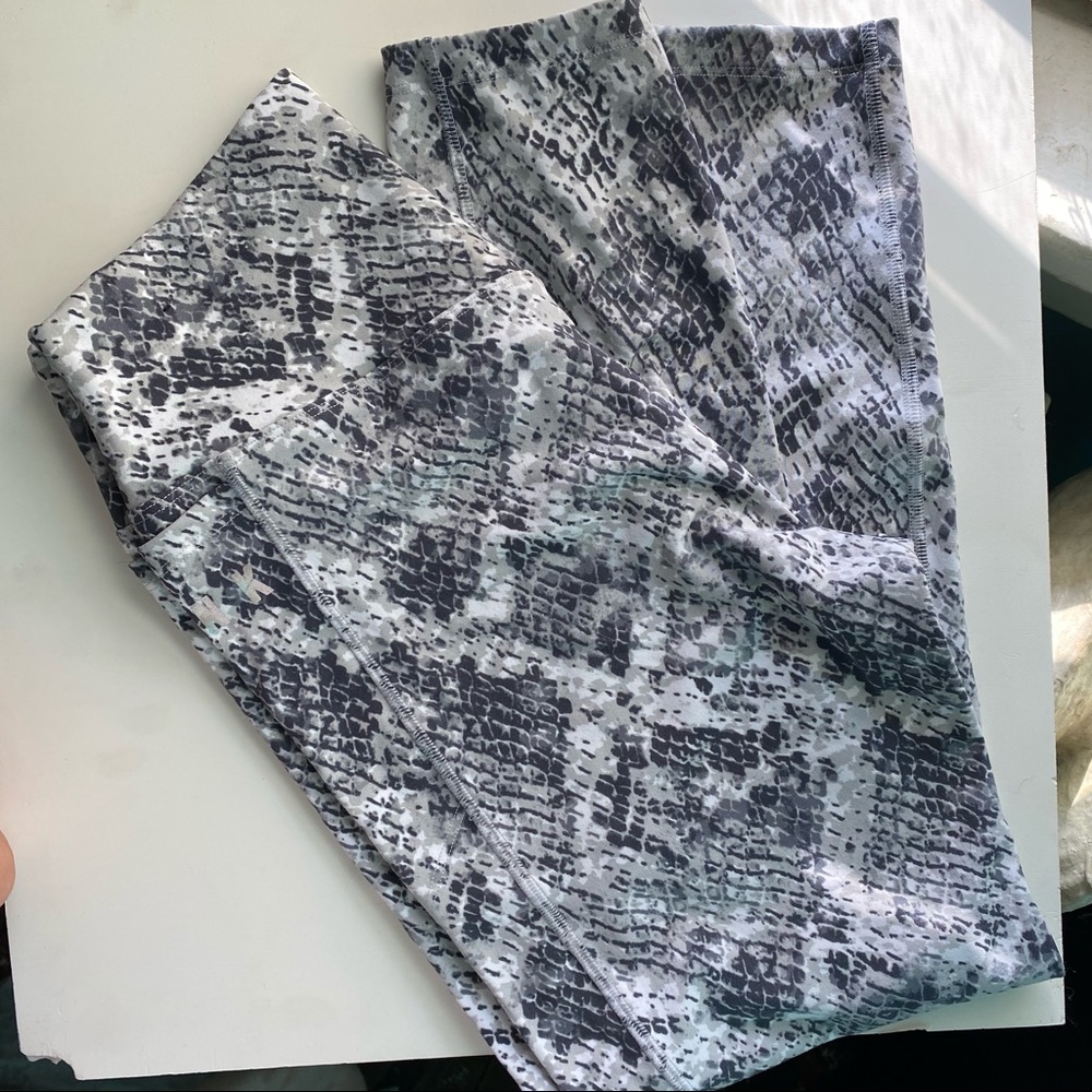 VICTORIA SECRET LEGGINGS